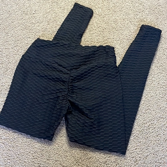 TikTok Famous Booty Leggings 😜 Black Small/Medium - Picture 2 of 4